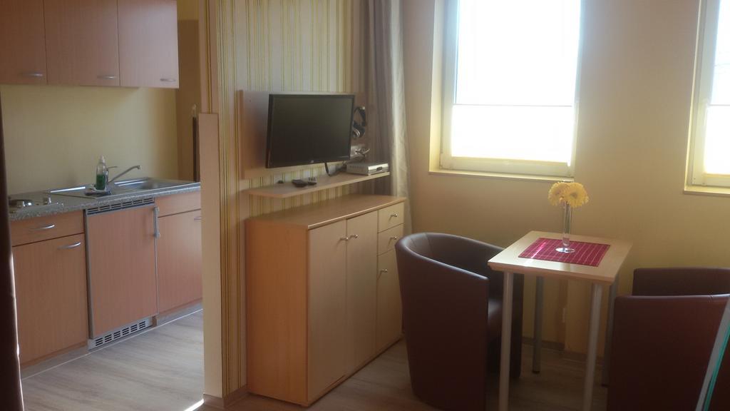 Pension Fuerst Borwin マルクグラーフェンハイデ エクステリア 写真